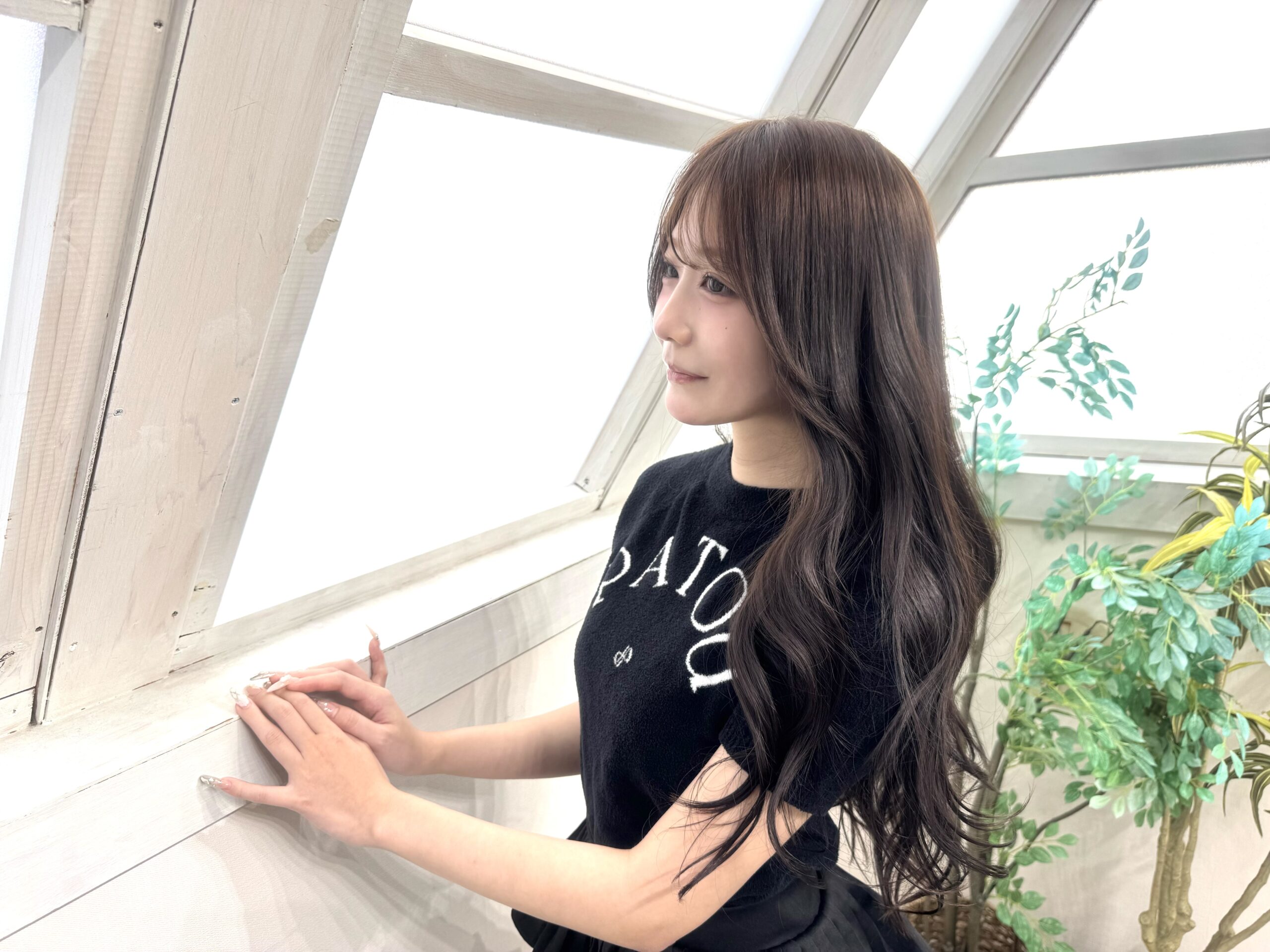 Wet brown hair with water droplets