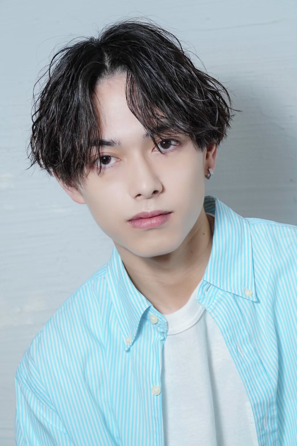 Minimalist leaf illustration