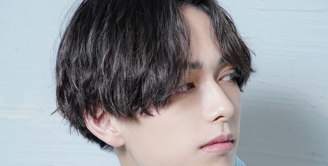 z=-Hairdresser's hands with scissors